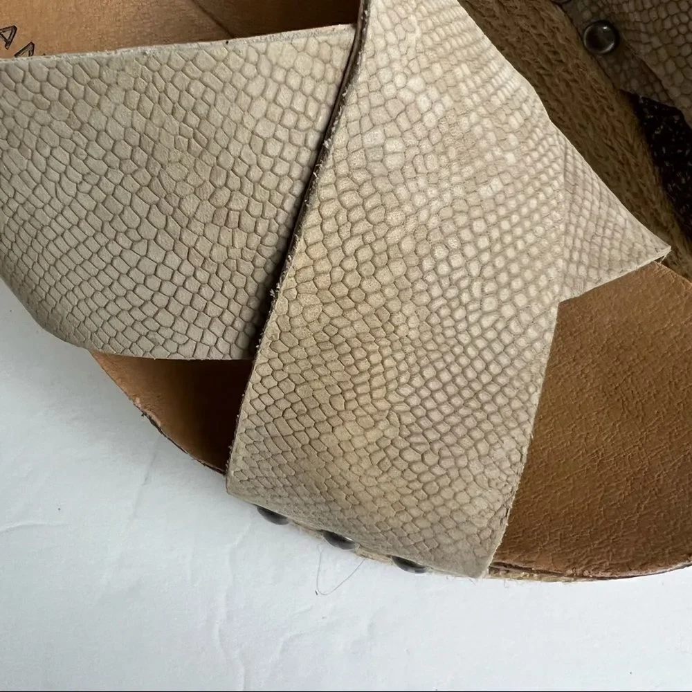Lucky Brand Wedge Neeka Sandals Snake Skin Print Tan Cream Leather Upper 9M